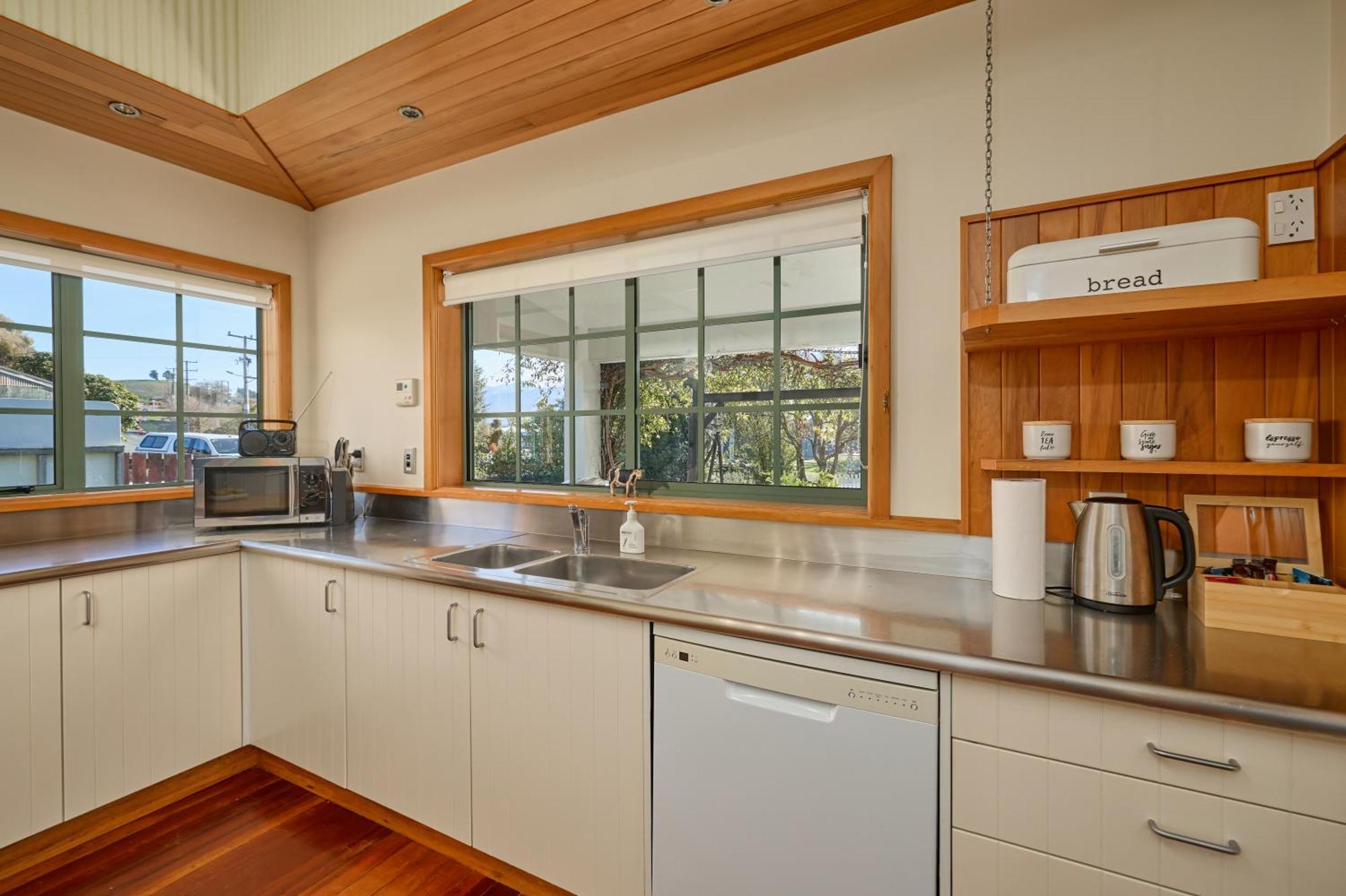 Ludstone Villa - A Charming Family Home كايكورا المظهر الخارجي الصورة